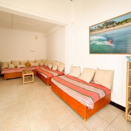 Bed and Breakfast Lucky'S Surf Camp Weligama Esterno foto
