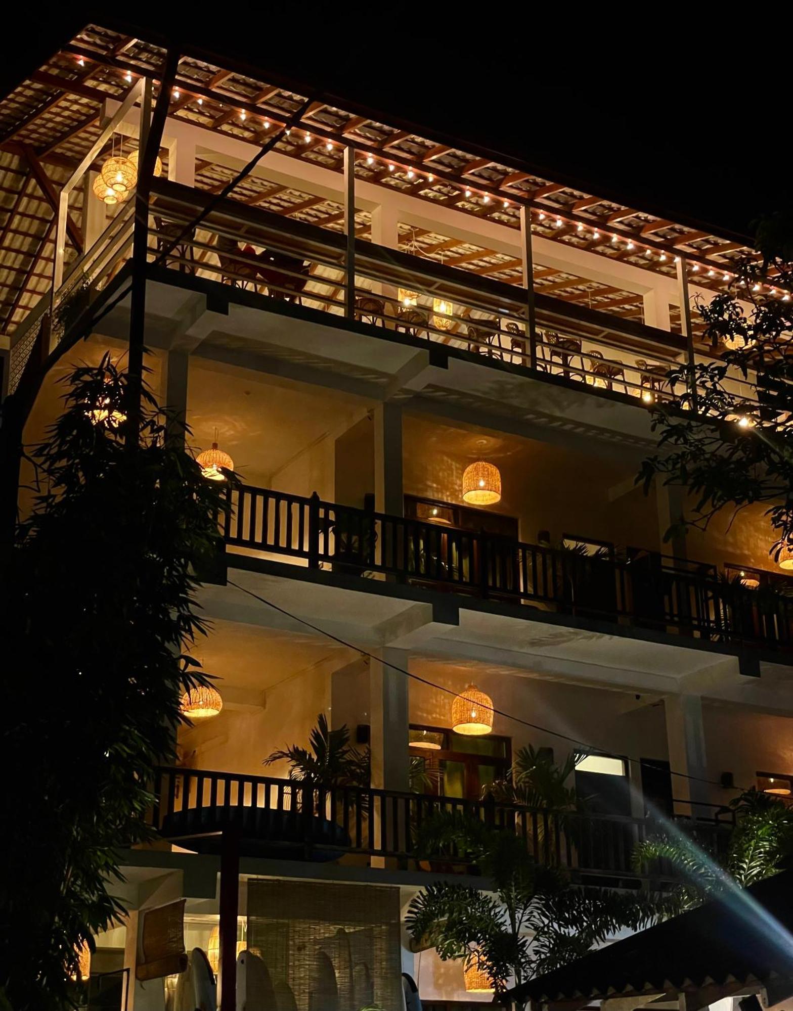 Bed and Breakfast Lucky'S Surf Camp Weligama Esterno foto