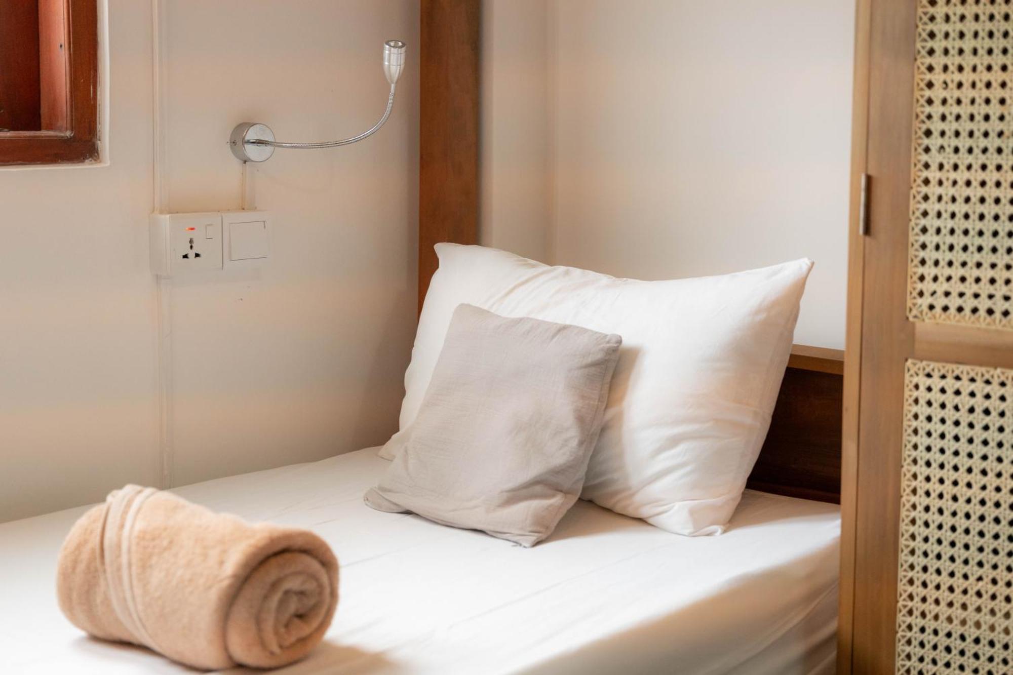 Bed and Breakfast Lucky'S Surf Camp Weligama Esterno foto