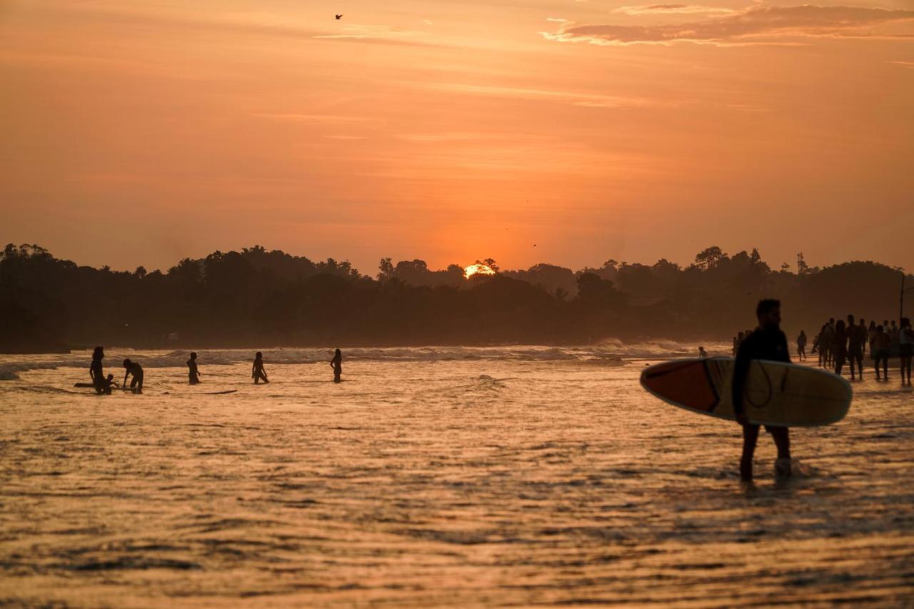 Bed and Breakfast Lucky'S Surf Camp Weligama Esterno foto
