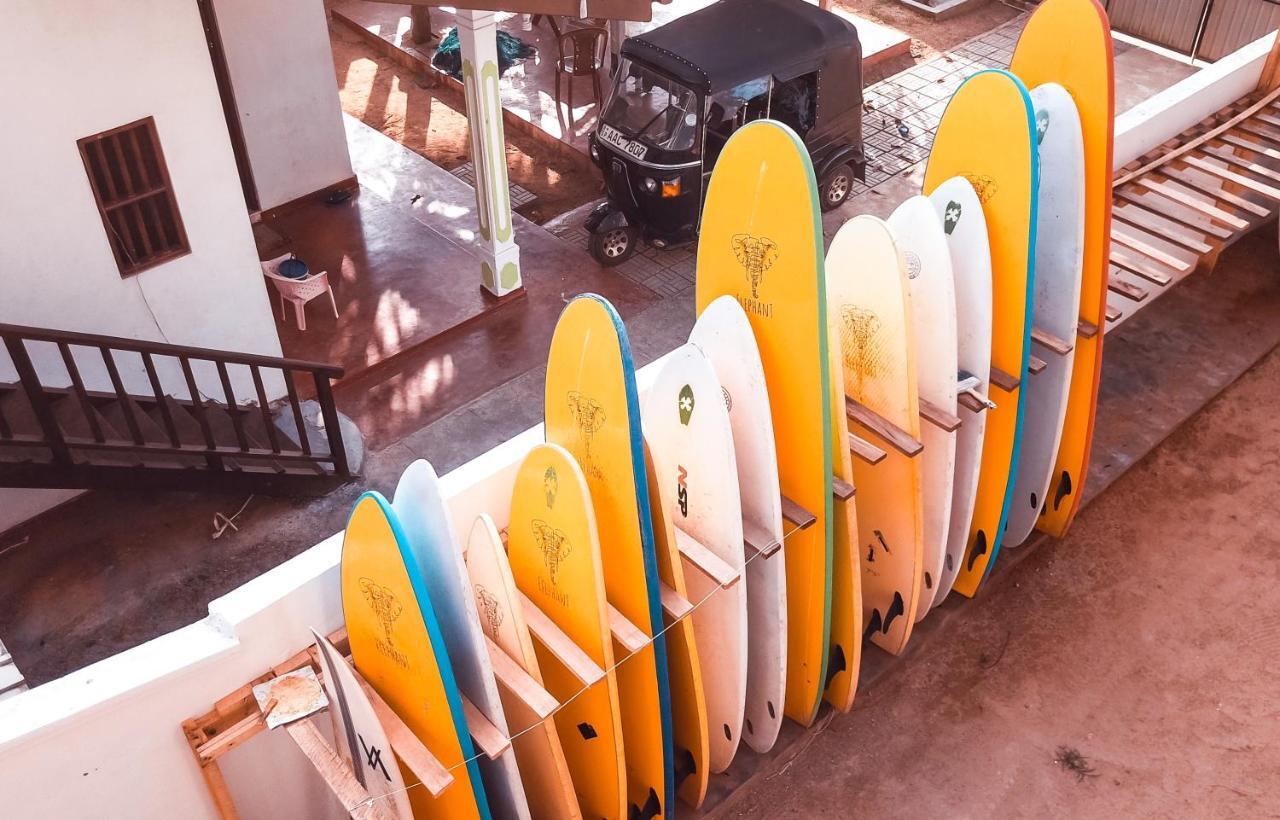 Bed and Breakfast Lucky'S Surf Camp Weligama Esterno foto